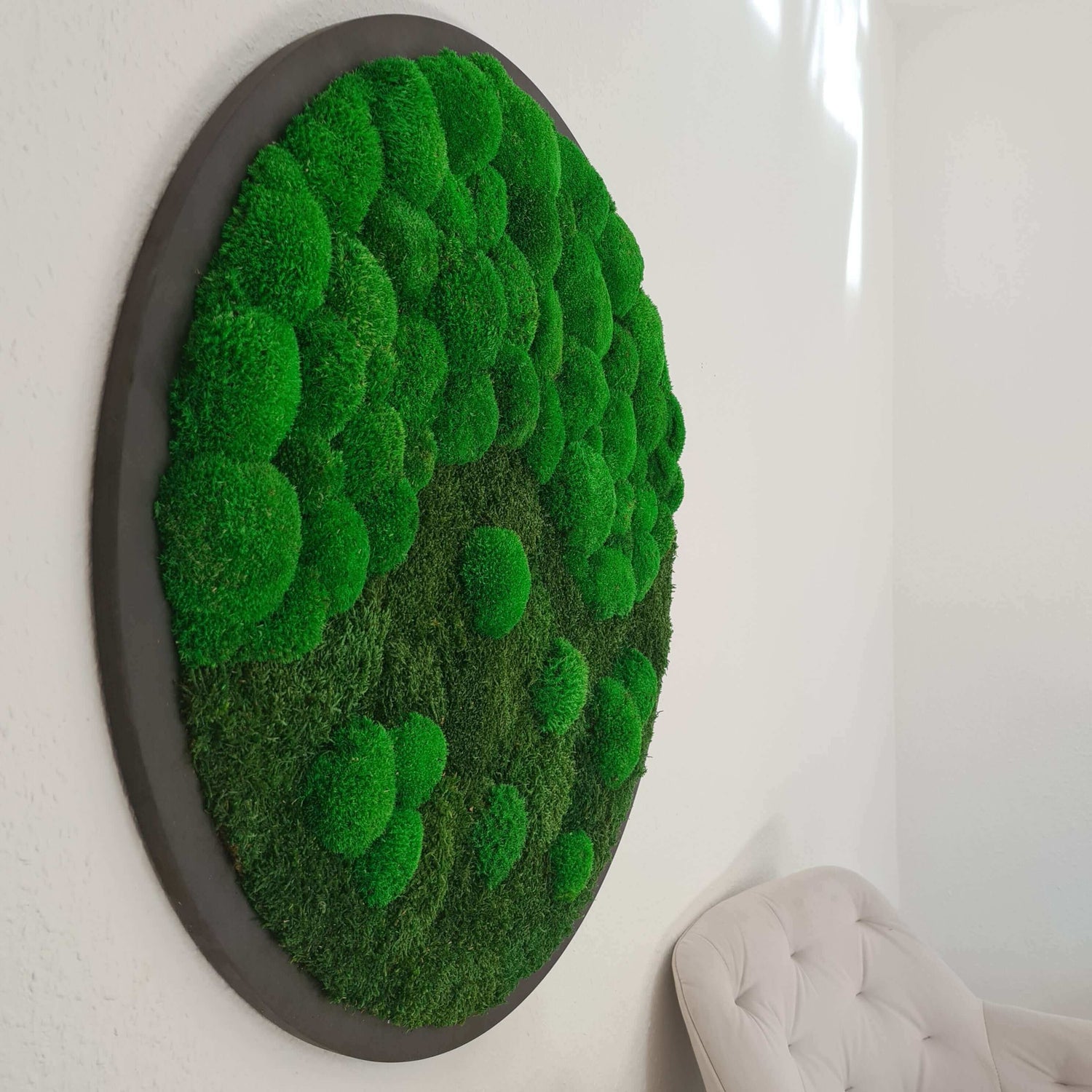 seitliche Ansicht Moosbild "Wave" zur besseren Vorstellung der 3D- Optik, Moosbild XXL rund von Moser - the green wallart