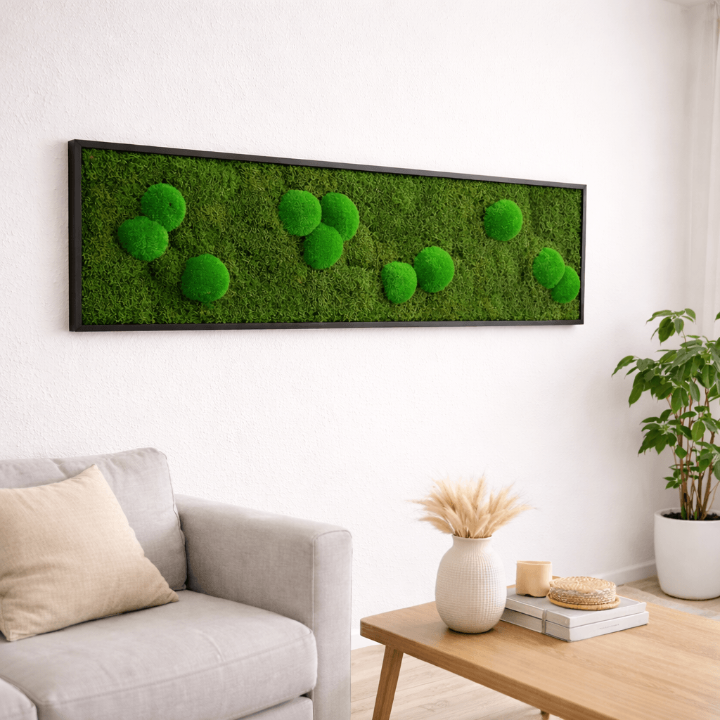 Moosbild mit Wald- und Kugelmoos als stilvolle Wanddekoration für modernes Interior Design
