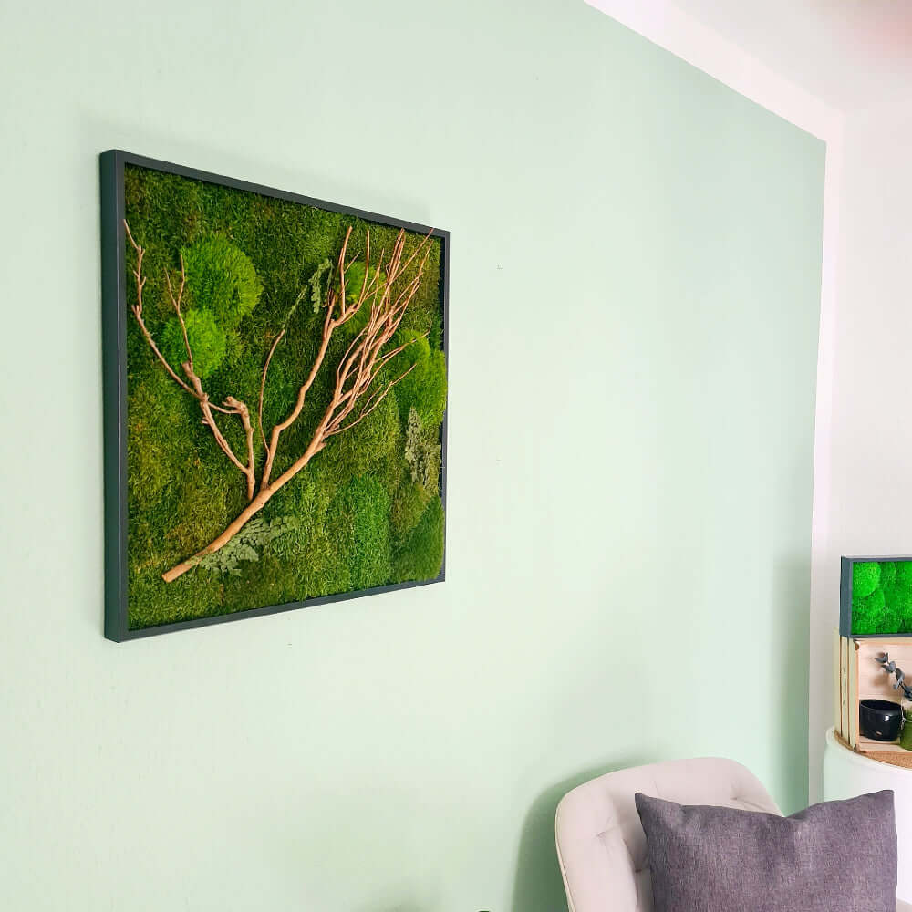 Moosbild mit Holz, Moosbild im Vollholzrahmen